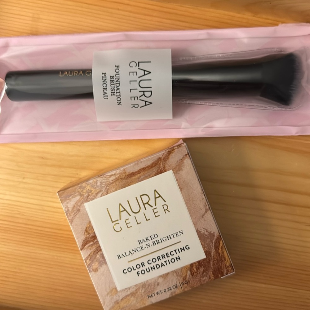 💕Color Correcting Foundation and large brush.